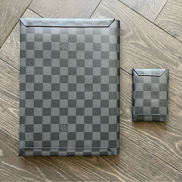 Louis Vuitton Pouch Set - Picture 2 of 3